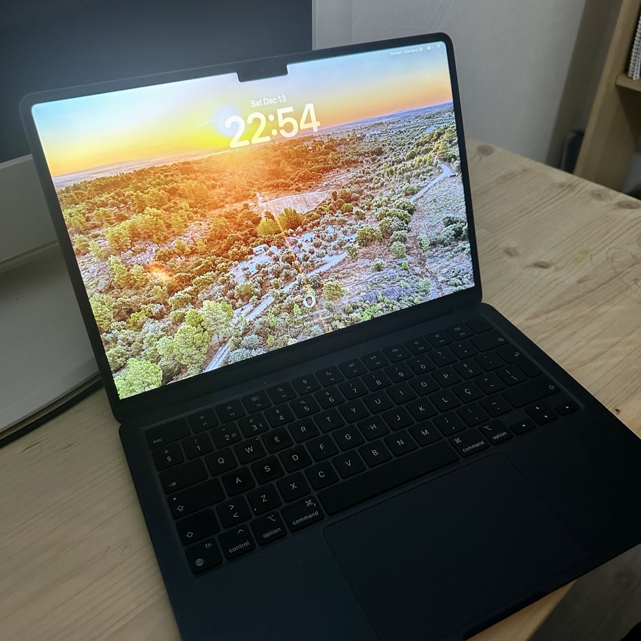 Apple MacBook Air M3 Portuguese Keyboard Layout